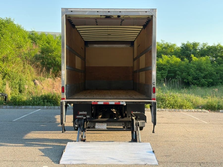 2018 Freightliner M2 106