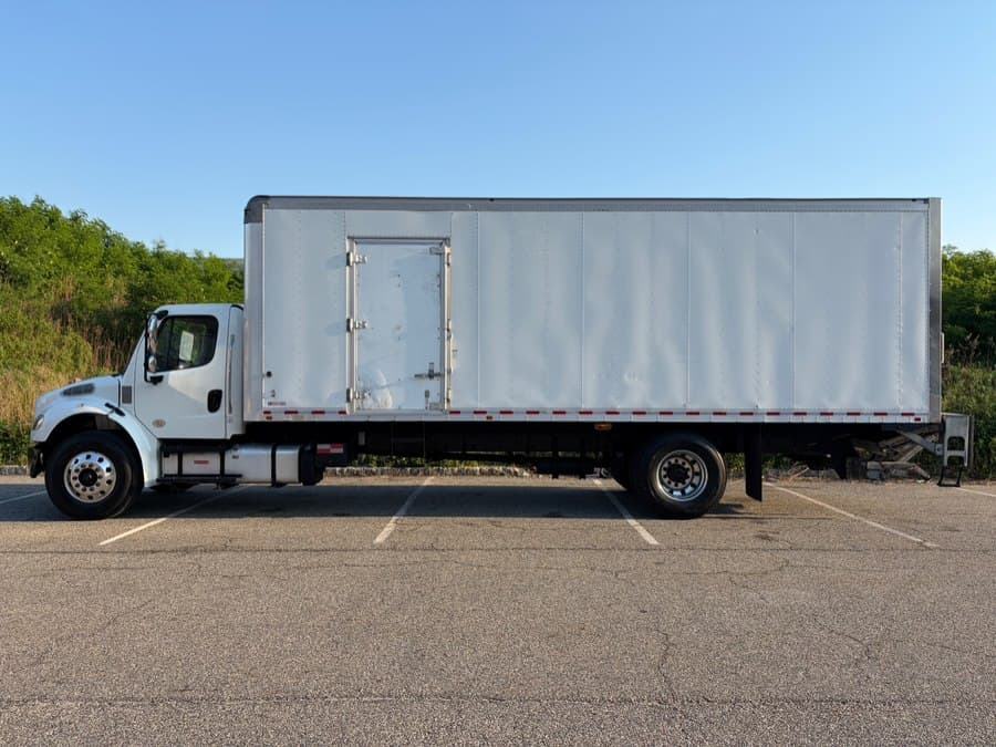 2018 Freightliner M2 106