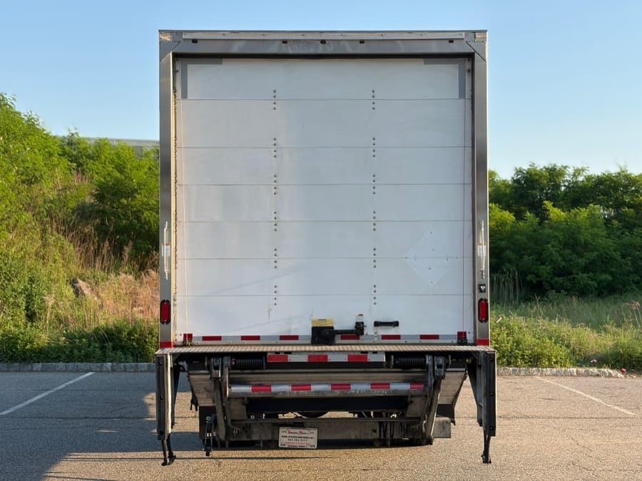 2018 Freightliner M2 106
