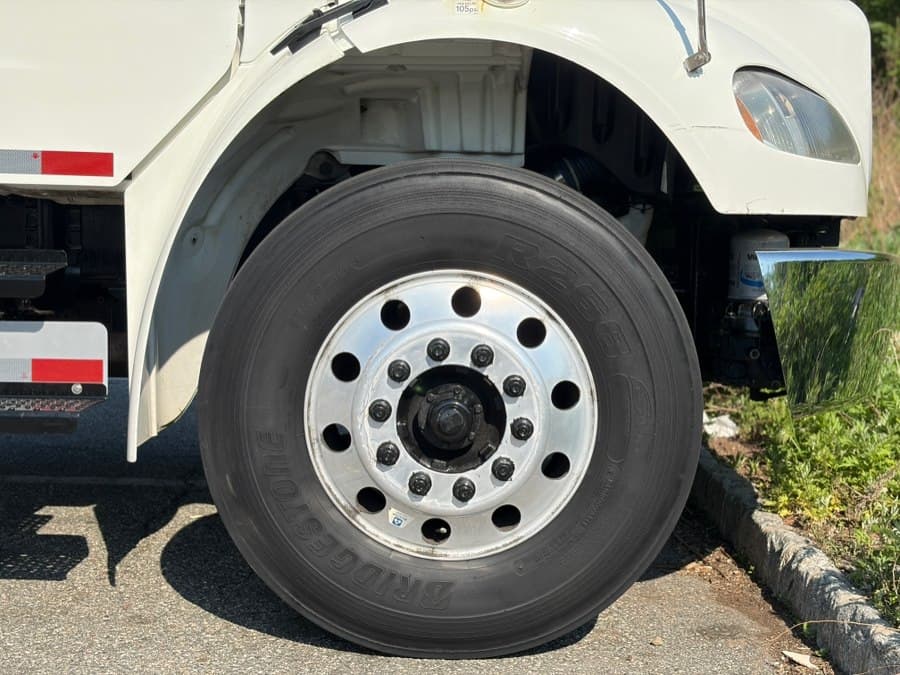 2017 Freightliner M2 106