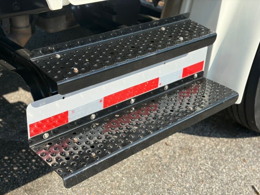 2017 Freightliner M2 106