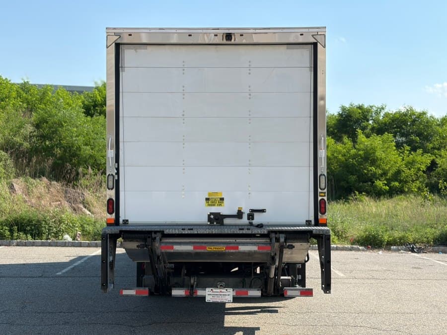 2017 Freightliner M2 106