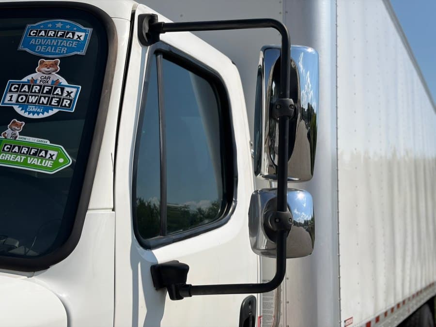 2017 Freightliner M2 106