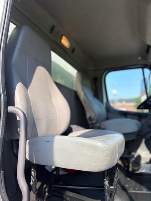 2017 Freightliner M2 106