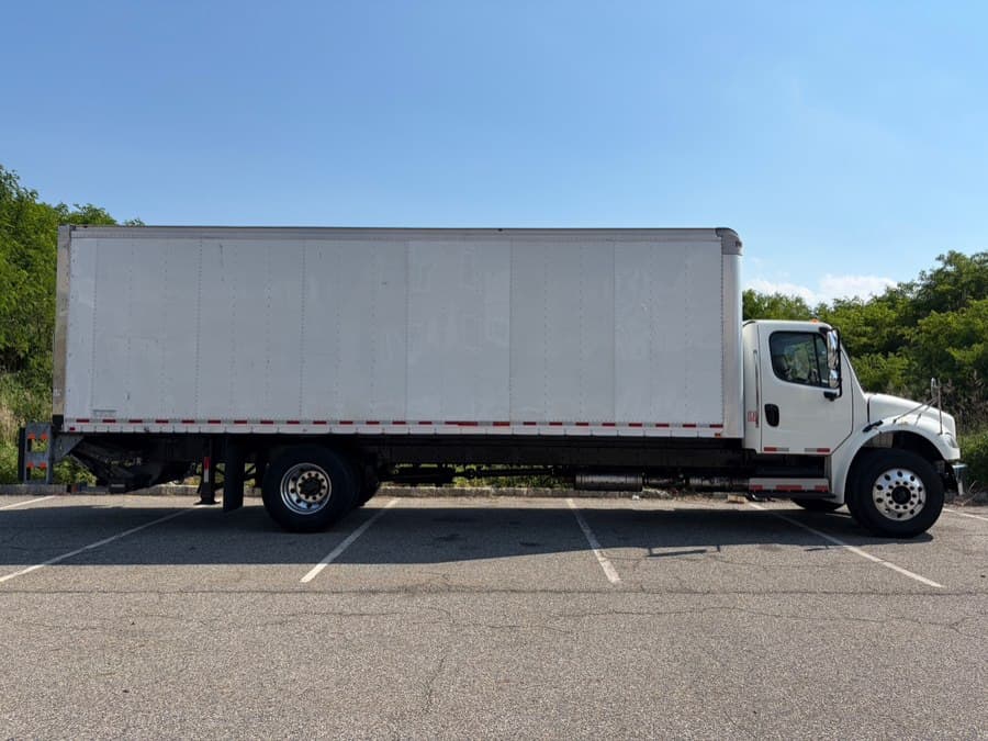 2017 Freightliner M2 106