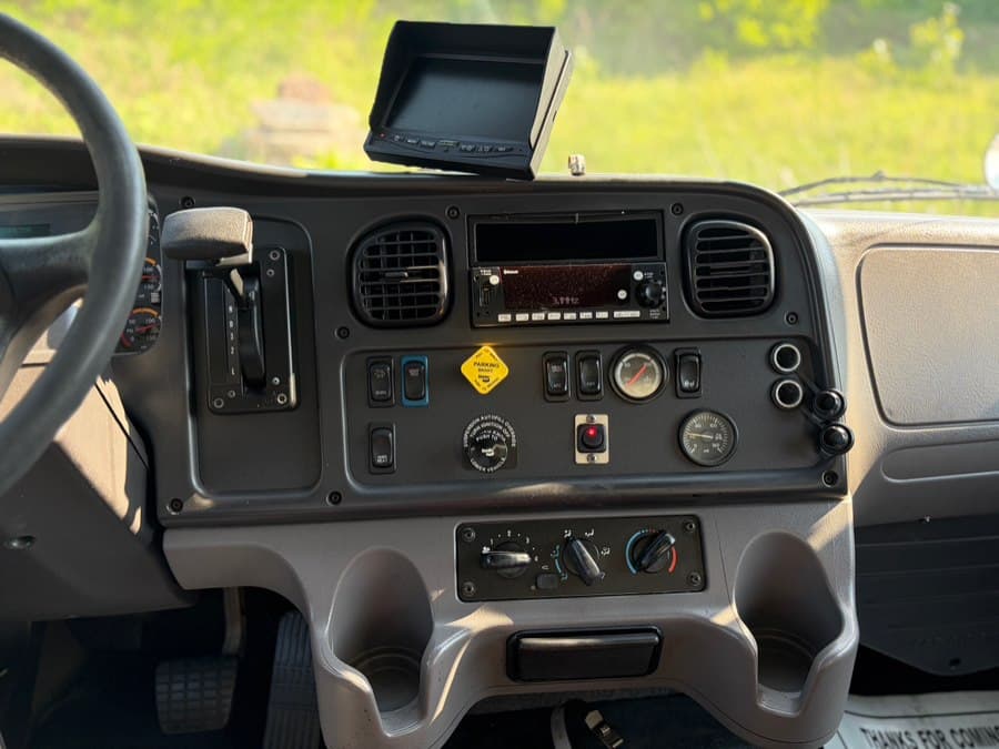 2017 Freightliner M2 106