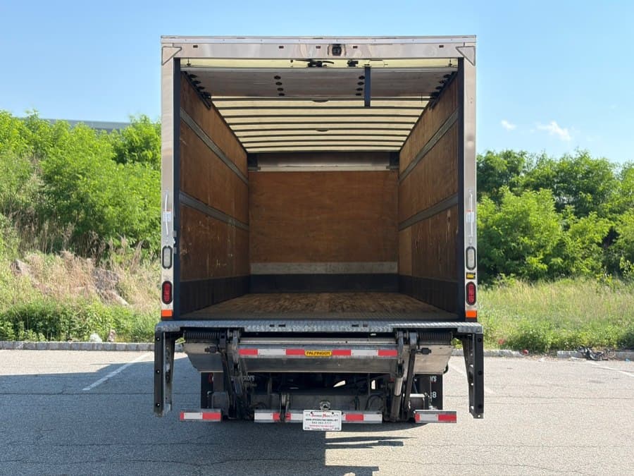 2017 Freightliner M2 106