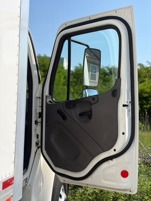 2017 Freightliner M2 106