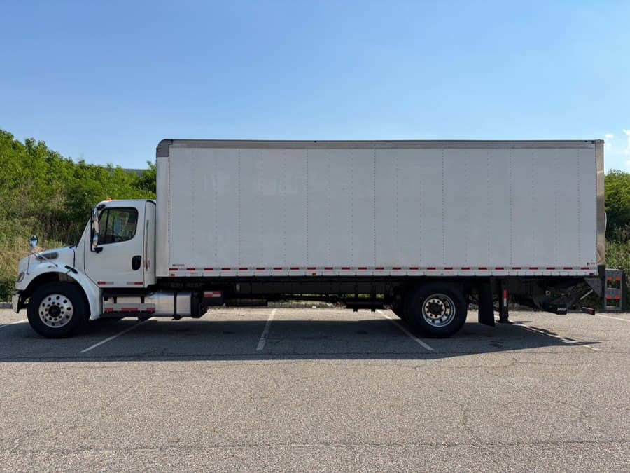 2017 Freightliner M2 106