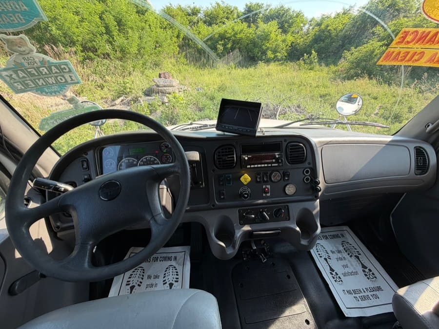 2017 Freightliner M2 106