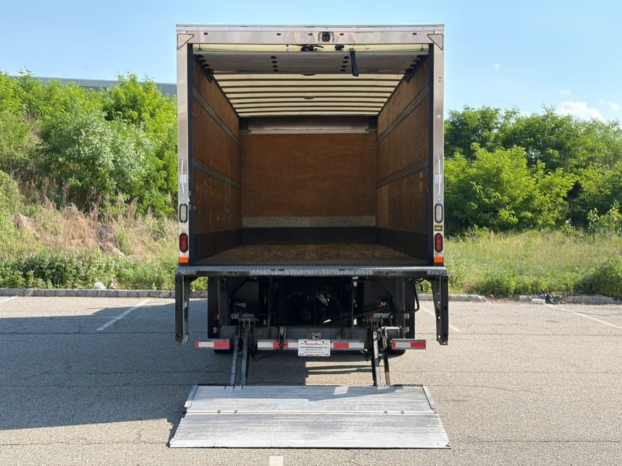 2017 Freightliner M2 106