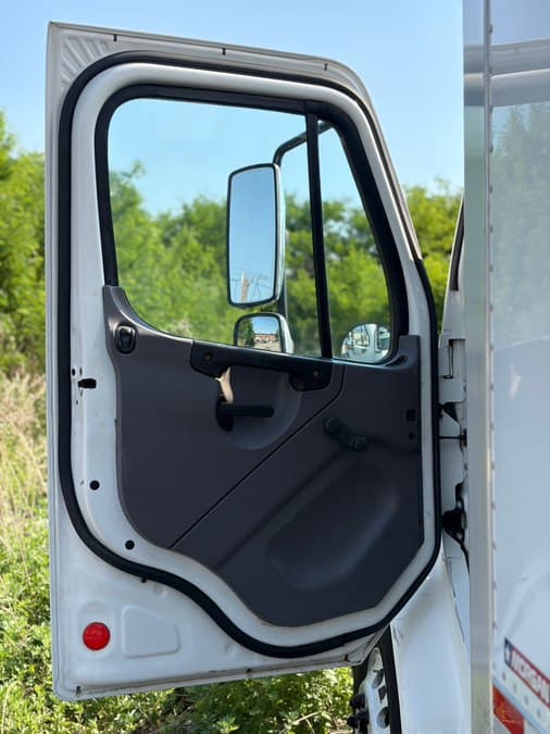 2017 Freightliner M2 106
