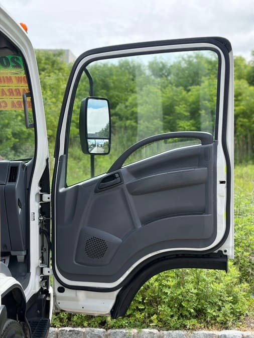 2019 Isuzu NRR