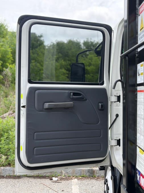 2019 Isuzu NRR