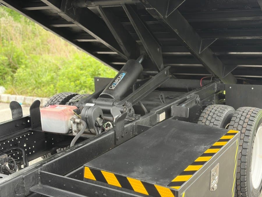 2019 Isuzu NRR