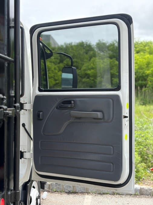2019 Isuzu NRR