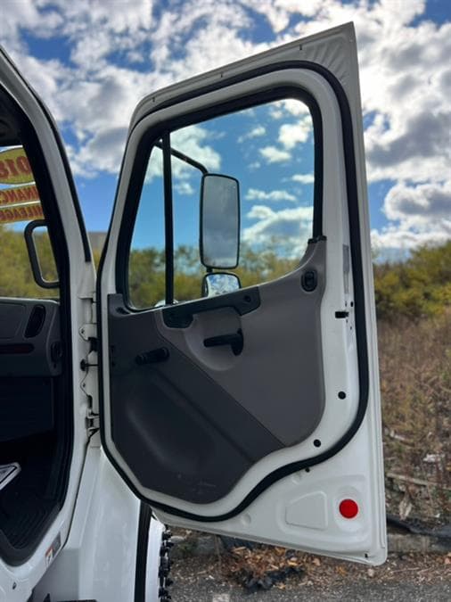 2018 Freightliner M2 106