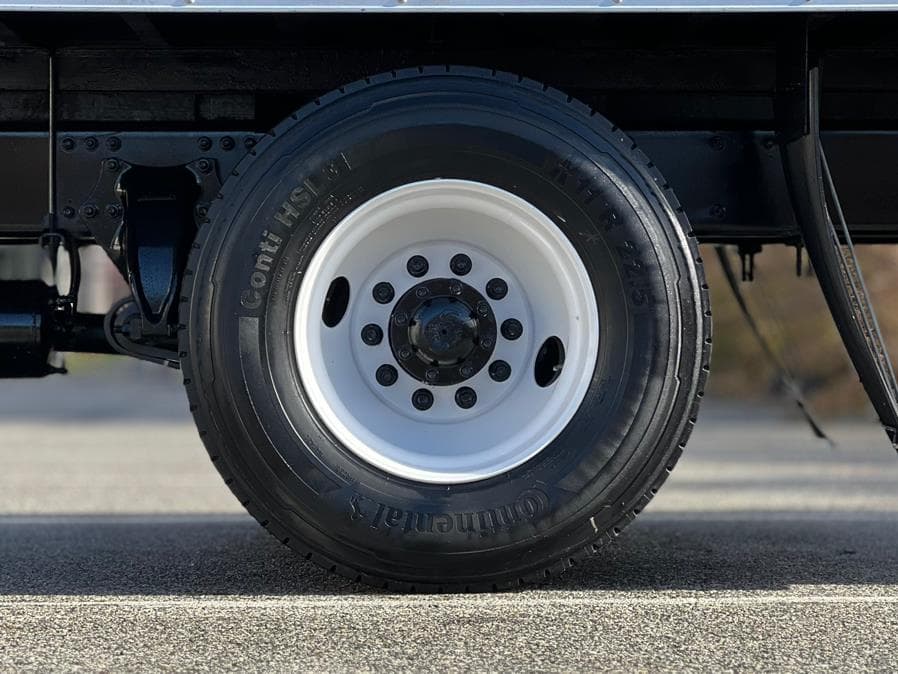 2018 Freightliner M2 106