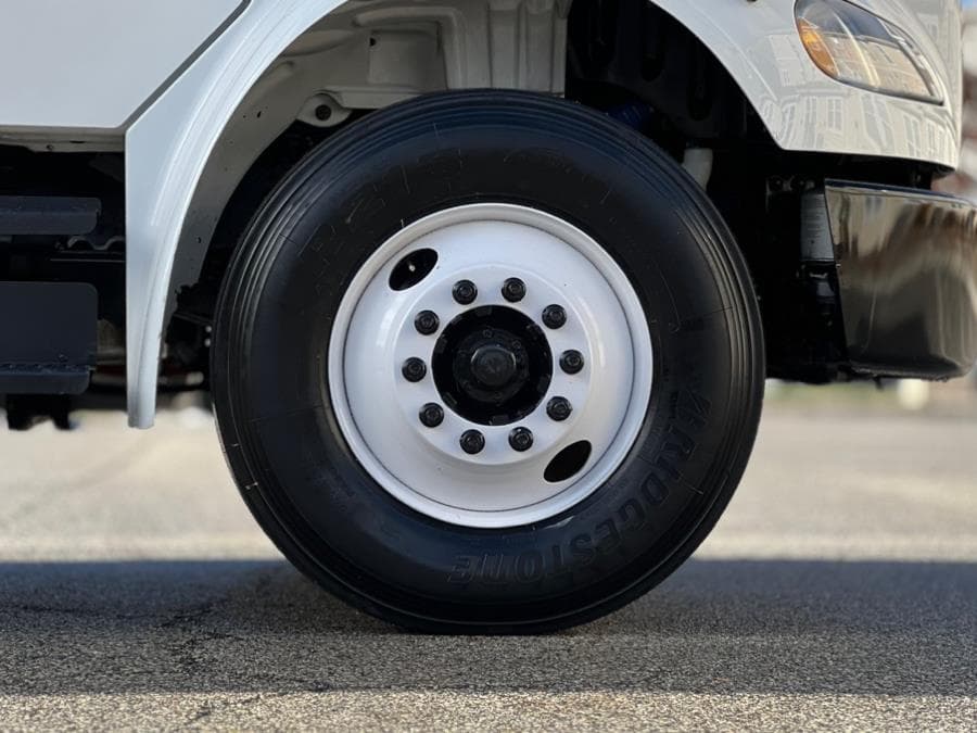 2018 Freightliner M2 106