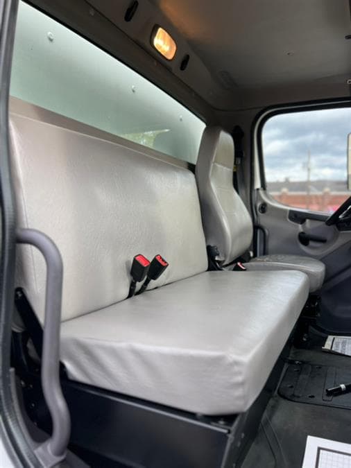 2018 Freightliner M2 106