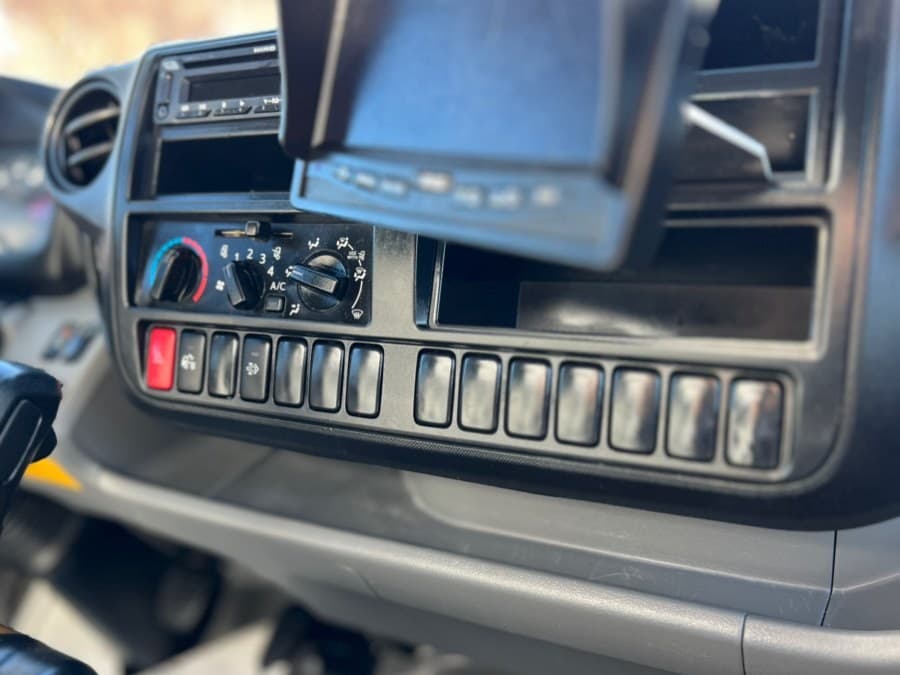 2020 Hino 195