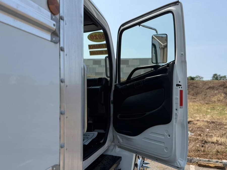 2020 Hino 268A