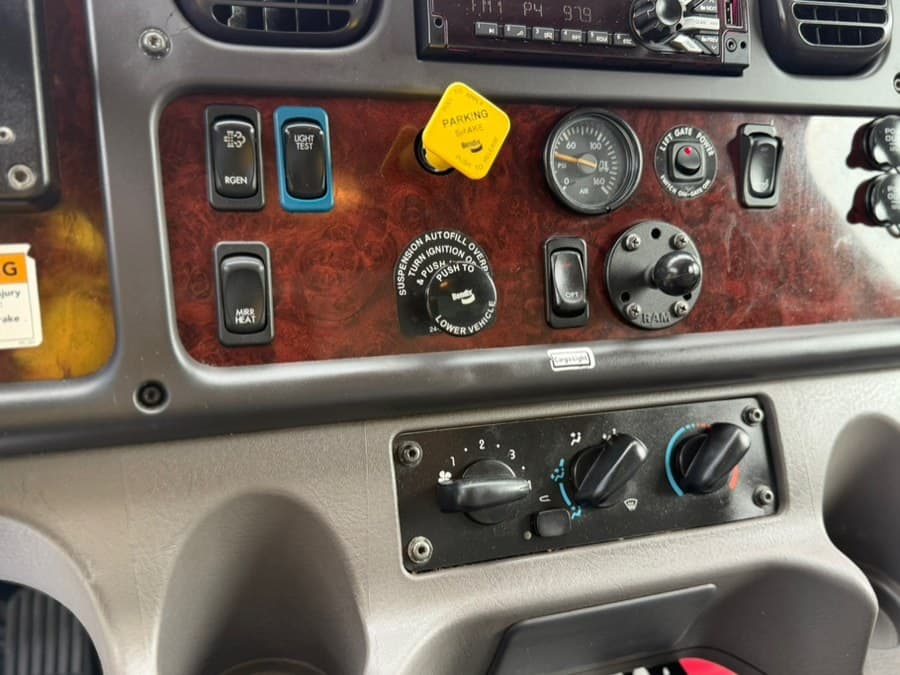 2020 Freightliner M2 106