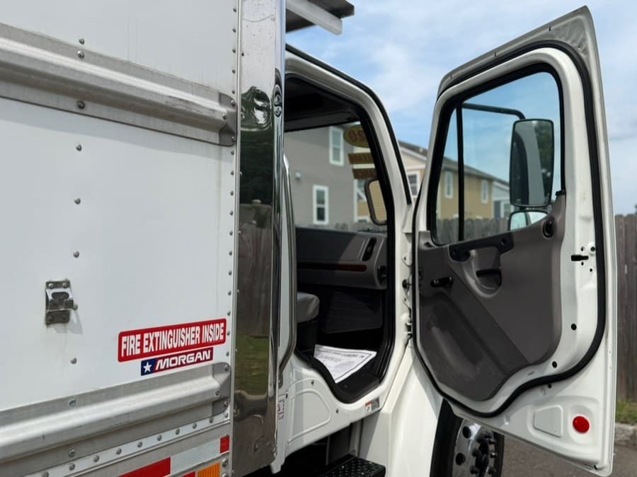 2020 Freightliner M2 106