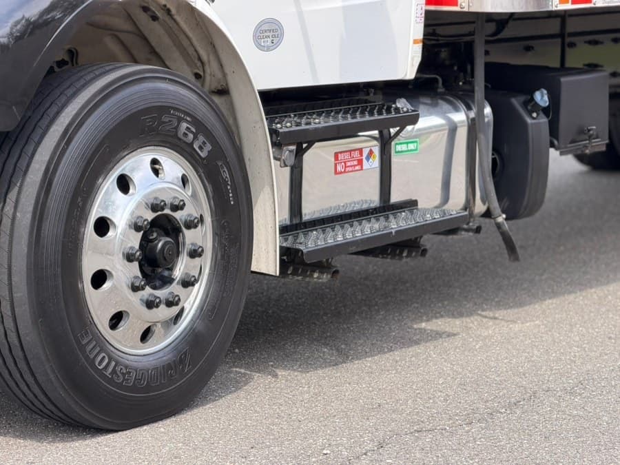 2020 Freightliner M2 106