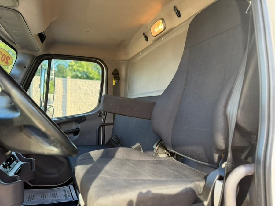 2022 Freightliner M2 106