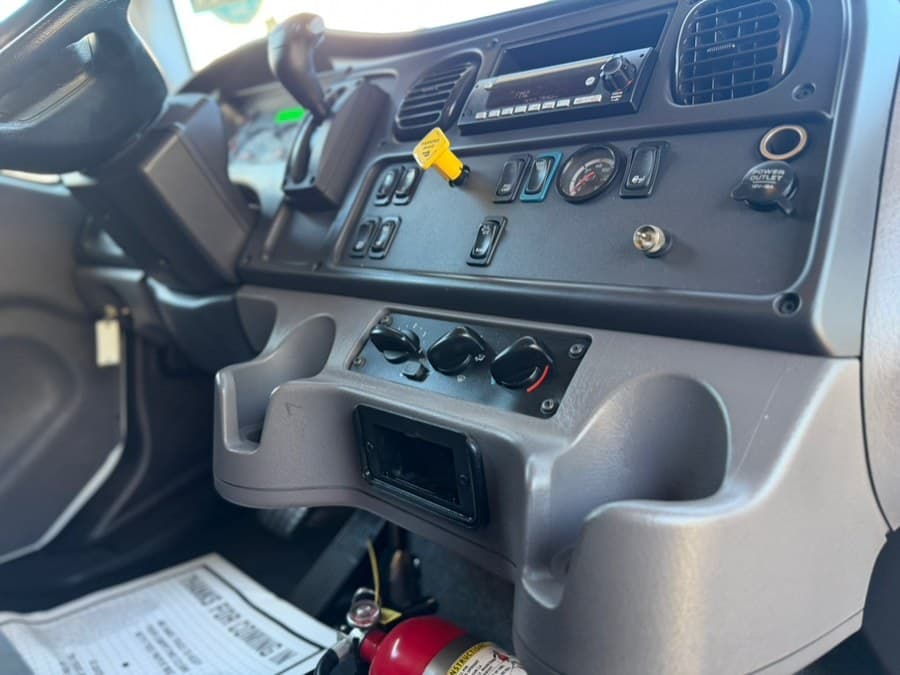 2022 Freightliner M2 106