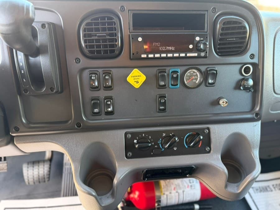 2022 Freightliner M2 106