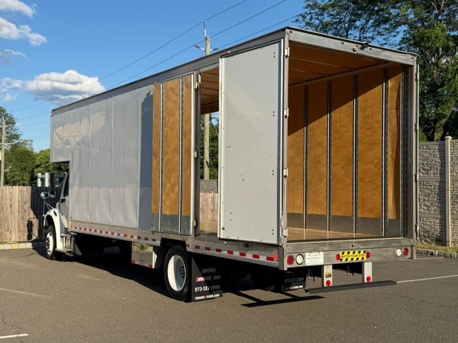 2022 Freightliner M2 106