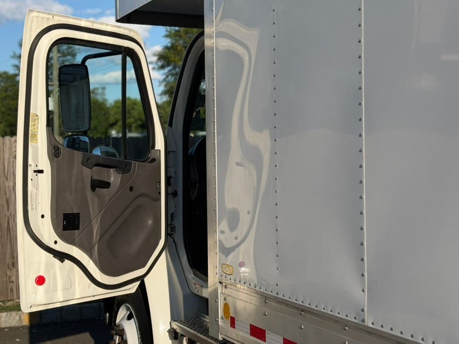 2022 Freightliner M2 106