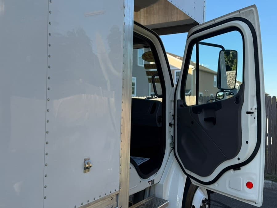 2022 Freightliner M2 106