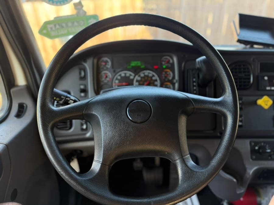 2022 Freightliner M2 106