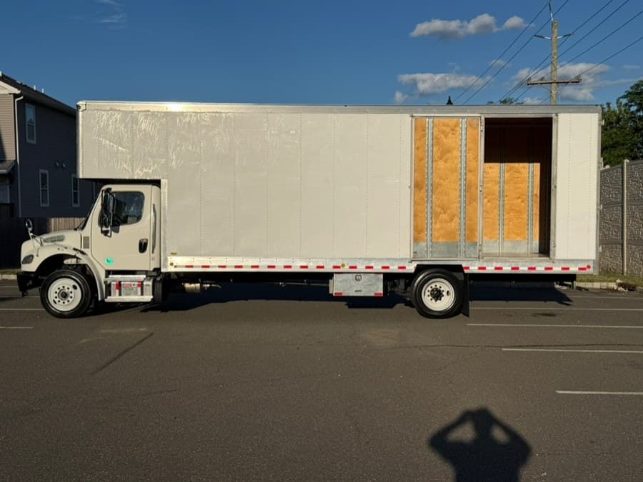 2022 Freightliner M2 106