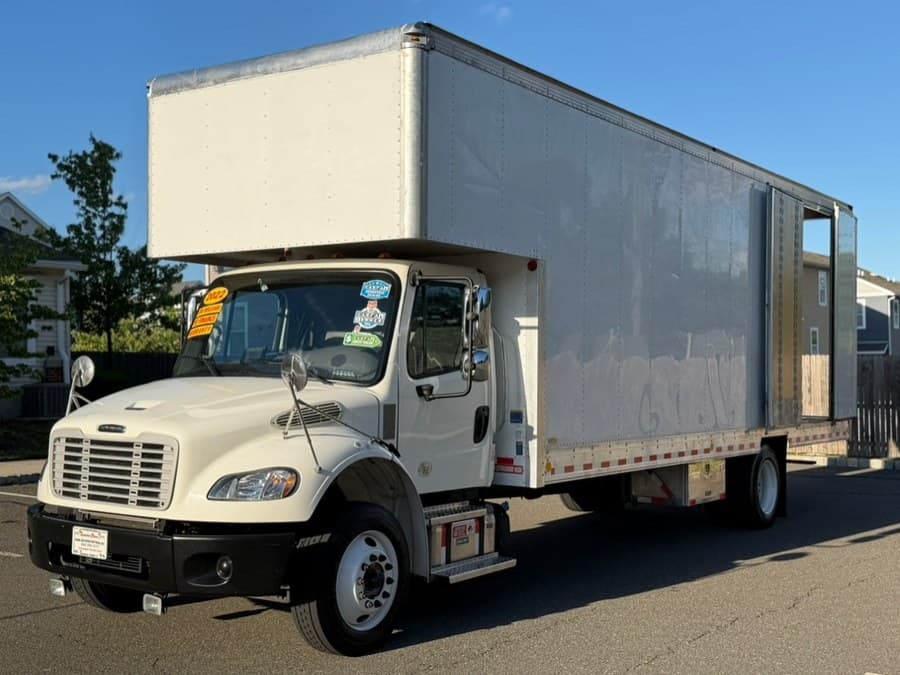 2022 Freightliner M2 106