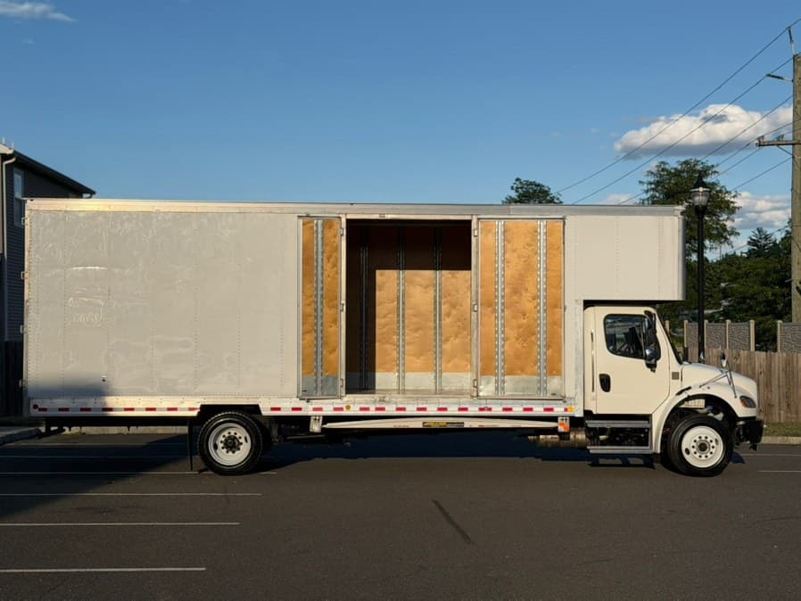 2022 Freightliner M2 106