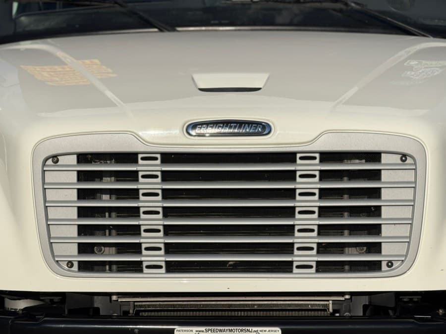 2022 Freightliner M2 106