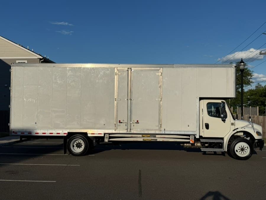 2022 Freightliner M2 106