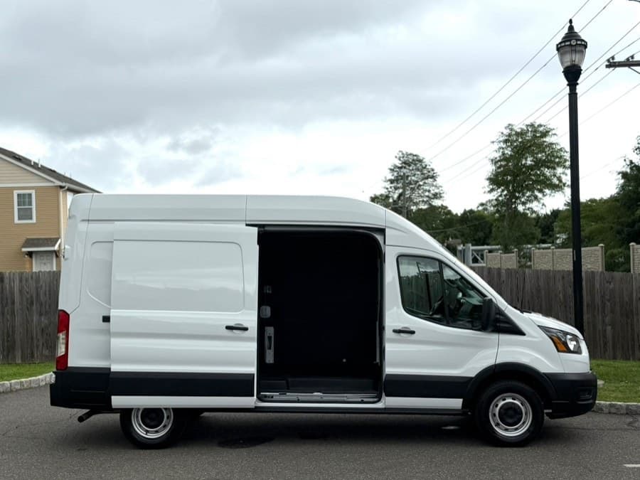 2023 Ford Transit Cargo Van