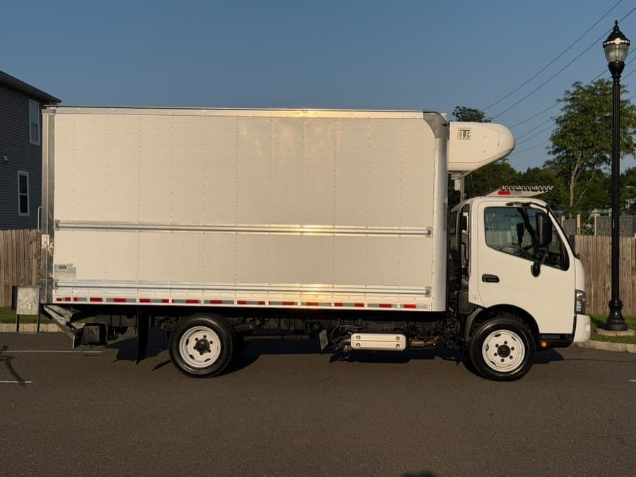 2020 Hino 195