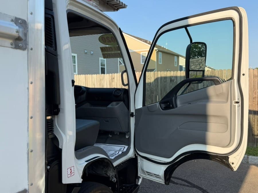 2020 Hino 195