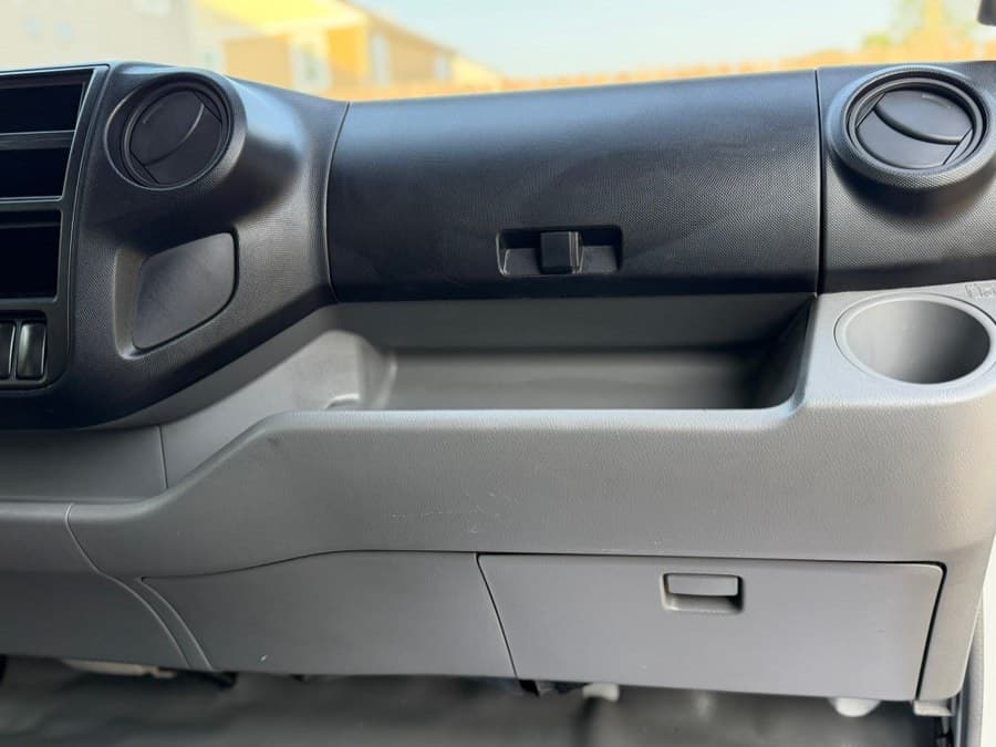 2020 Hino 195