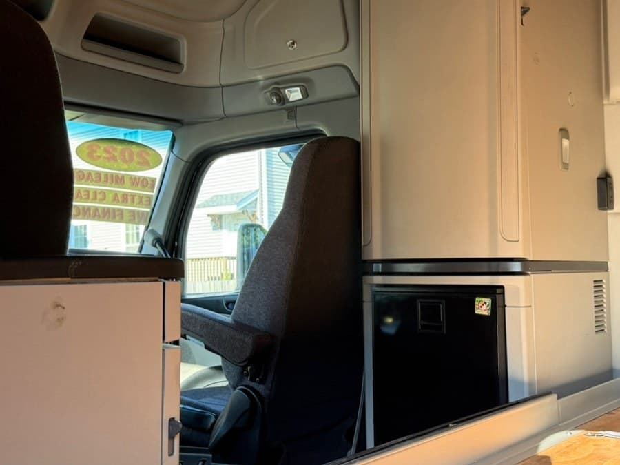 2023 Peterbilt 579