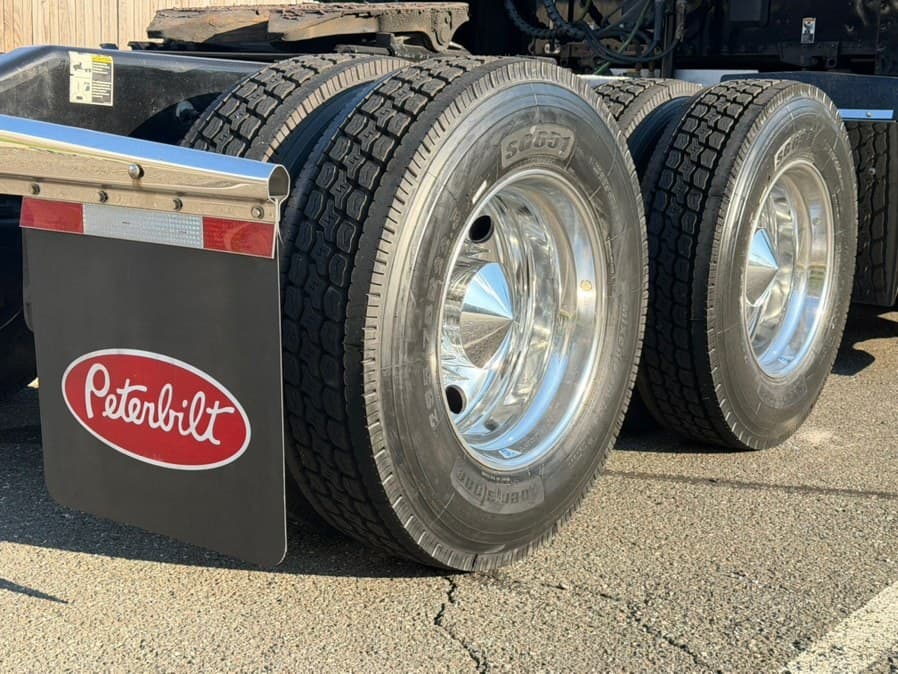 2023 Peterbilt 579