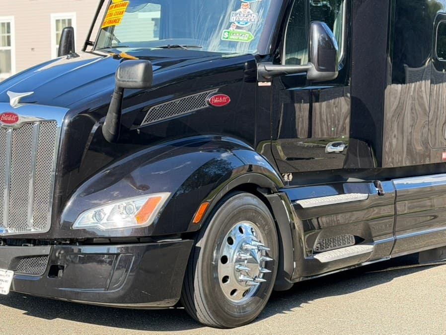 2023 Peterbilt 579