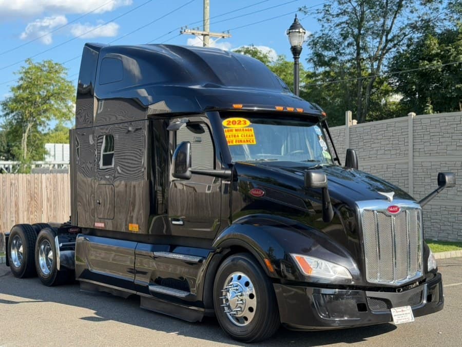 2023 Peterbilt 579
