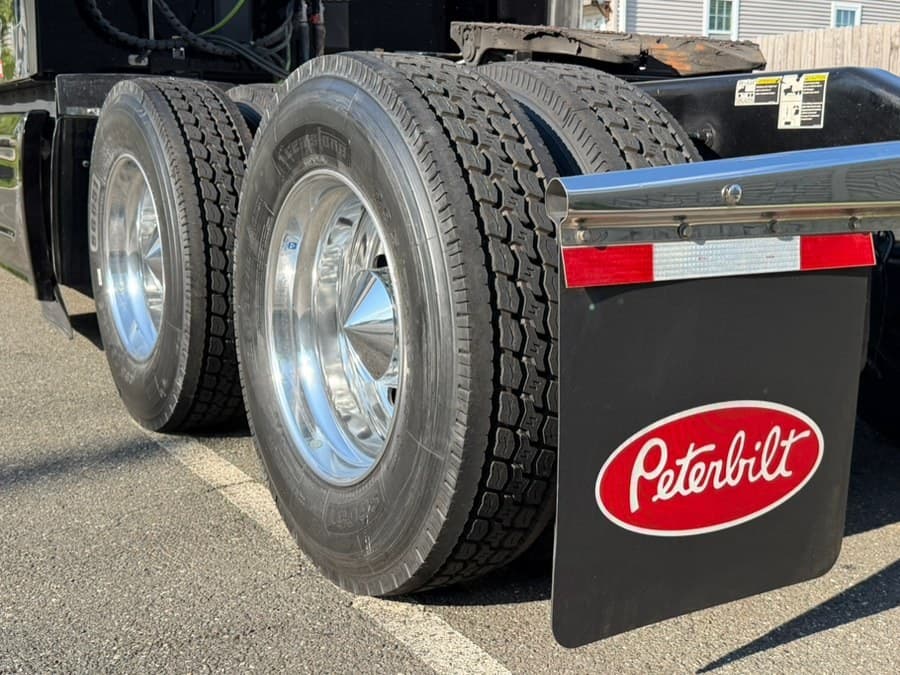 2023 Peterbilt 579